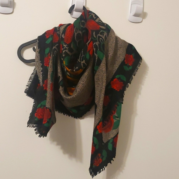 Vintage Flower Scarf - Picture 3 of 5